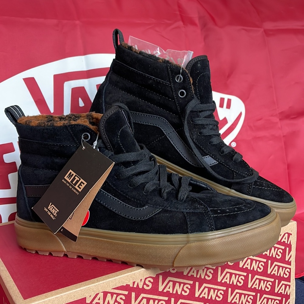 Vans Men’s Sk8-Hi Mte-1
Black/Gum
VN0A5HZYB9M
 boots - sneakers - athletic - Picture 8 of 16